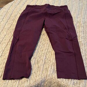 LuLuLemon. Midrise Bergundy Cropped Leggings woman’s size 12